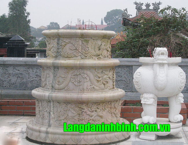 Mẫu mộ tròn bằng đá vàng