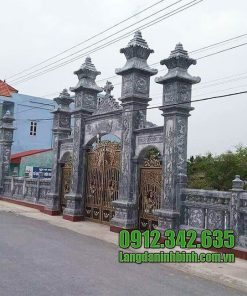 Cổng nhà thờ công giáo đẹp bằng đá