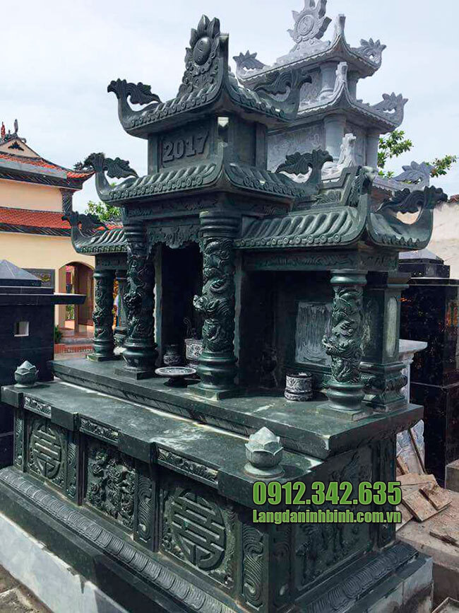 Lăng mộ đá xanh rêu