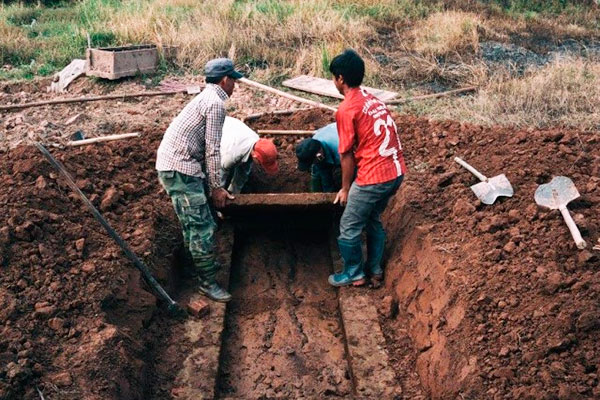 Bốc mộ, cải táng sang cát