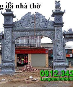 Cổng đá nhà thờ