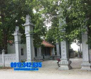 Cổng chùa bằng đá