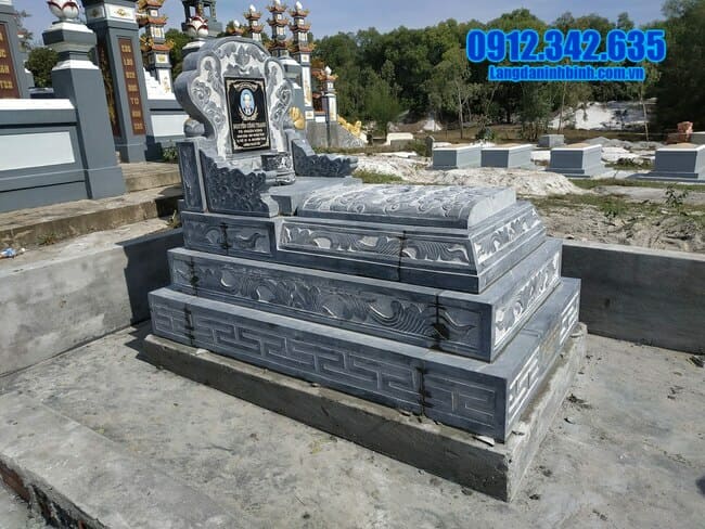 mẫu mộ bành đá tại Tiền Giang