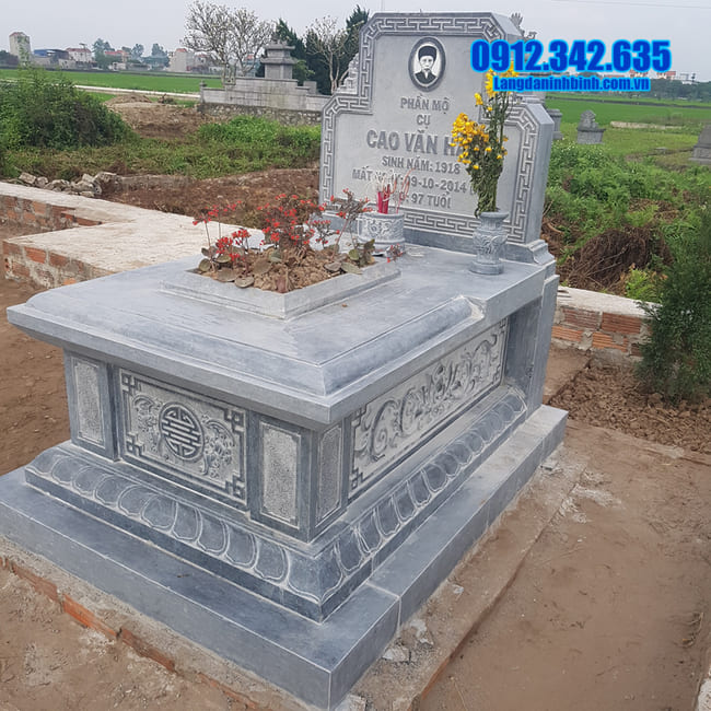 mẫu mộ tam sơn đá tại Tiền Giang