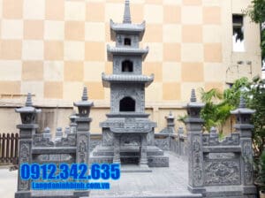 mộ hình tháp phật giáo bằng đá tại Quảng