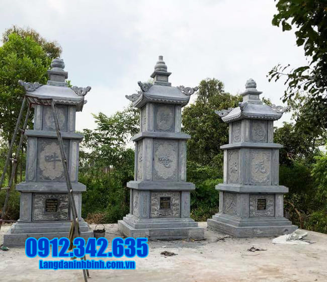 Mộ hình tháp phật giáo bằng đá tại Quảng Nam