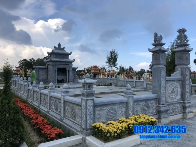 lăng mộ bằng đá tại Quảng Bình