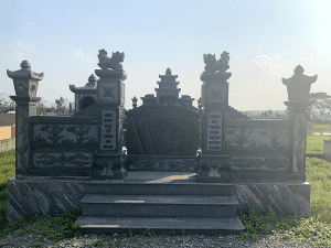 So sánh lăng mộ đá xanh đen và lăng mộ đá xanh rêu